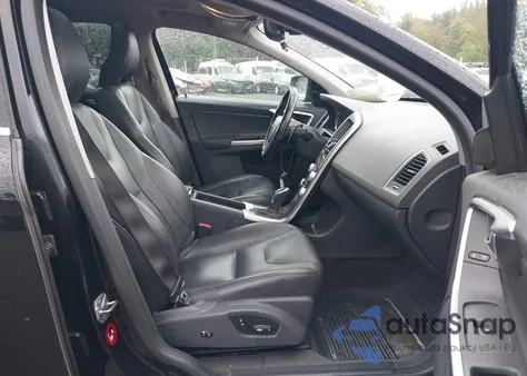 2015 Volvo Xc60 T6 из США, поврежденный, VIN YV4902RK4F2752706